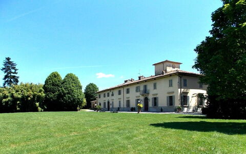 Villa Sandra: Eigentum, Estate, Haus, Gebäude, Villa, Zuhause, Rasen, Grundeigentum, Gras, Die Architektur