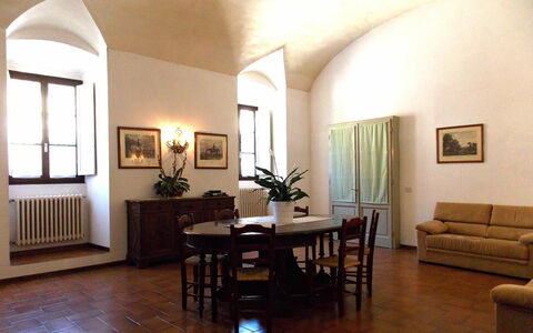 Villa Sandra: Zimmer, Eigentum, Gebäude, Fussboden, Interior Design, Möbel, Holzboden, Decke, Hartholz, Wohnzimmer