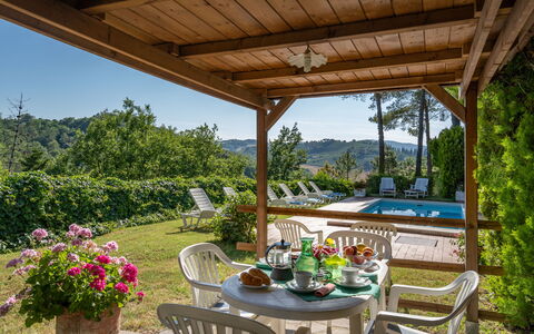 Villa Campiglia: Eigentum, Grundeigentum, Haus, Gebäude, Terrasse, Estate, Zuhause, Veranda, Zimmer, Hinterhof