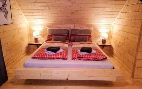 Hütte Buchfink: Schlafzimmer, Zimmer, Eigentum, Bett, Bettrahmen, Möbel, Interior Design, Gebäude, Suite, Haus