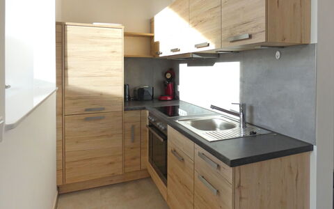 Mistelgau 100: Countertop, Eigentum, Zimmer, Küche, Cabinetry, Möbel, Gebäude, Haus, Interior Design, Die Architektur
