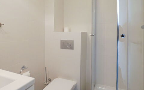 Mistelgau 100: Eigentum, Badezimmer, Zimmer, Armatur, Wand, Toilette, Die Architektur, Grundeigentum, Fliese, Interior Design