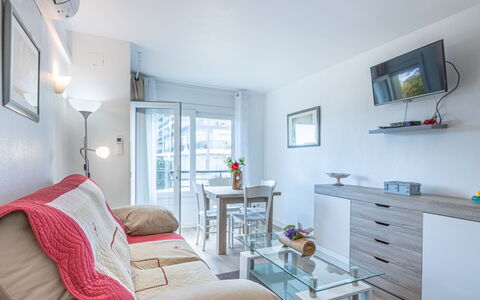 Port Salins: Zimmer, Möbel, Eigentum, Interior Design, Blau, Schlafzimmer, Gebäude, Haus, Fussboden, Grundeigentum