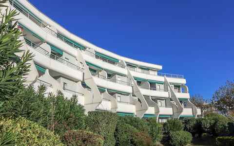 Jamaïc: Himmel, Gebäude, Pflanze, Natur, Urban Design, Landschaft, Grundeigentum, Baum, Fassade, Freizeit