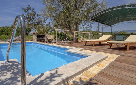Marijo: Schwimmbad, Eigentum, Grundeigentum, Haus, Zuhause, Freizeit, Gebäude, Sonnenliege, Urlaub, Estate