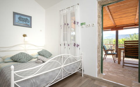 Marijo: Schlafzimmer, Möbel, Zimmer, Eigentum, Bett, Bettrahmen, Interior Design, Fussboden, Gebäude, Bettdecke