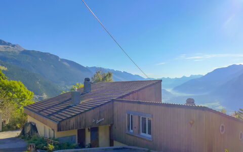 Maison le Fontany: Himmel, Berg, Pflanze, Eigentum, Gebäude, Fenster, Ökoregion, Wolke, Azurblau, Steigung