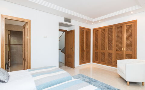 Perla Blanca: Eigentum, Zimmer, Schlafzimmer, Möbel, Interior Design, Decke, Gebäude, Wand, Grundeigentum, Bett