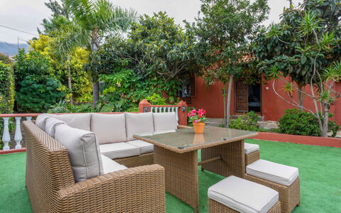 Villa Torrita: Möbel, Pflanze, Tabelle, Eigentum, Himmel, Gartenmöbel, Tisch Im Freien, Interior Design, Gebäude, Baum