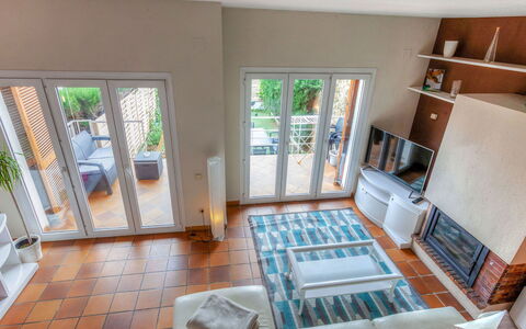 Berganti: Eigentum, Zimmer, Möbel, Gebäude, Fussboden, Haus, Interior Design, Grundeigentum, Zuhause, Schlafzimmer
