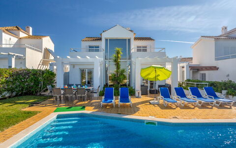 Villa Blue Ocean: Eigentum, Schwimmbad, Gebäude, Grundeigentum, Resort, Haus, Wohngebiet, Die Architektur, Urlaub, Estate