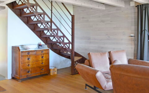 Chalet la Frêtaz: Möbel, Cabinetry, Gebäude, Holz, Schublade, Komfort, Kommode, Interior Design, Flooring, Fussboden