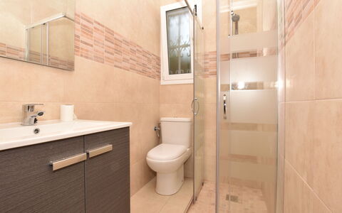 Oasis: Badezimmer, Eigentum, Zimmer, Fliese, Interior Design, Fussboden, Die Architektur, Wand, Gebäude, Grundeigentum