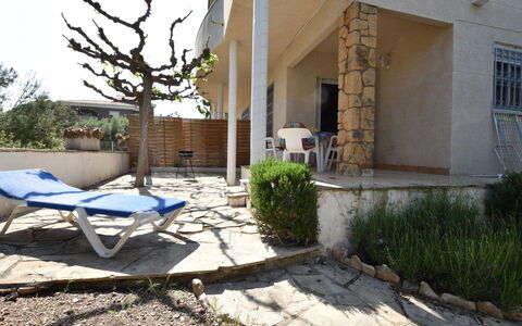 Oasis: Eigentum, Garten, Hinterhof, Haus, Gebäude, Grundeigentum, Hof, Terrasse, Wohngebiet, Landscaping