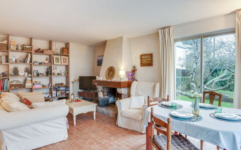 Ty Mam Goz: Eigentum, Zimmer, Möbel, Gebäude, Interior Design, Haus, Fussboden, Grundeigentum, Tabelle, Decke