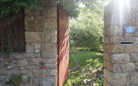 Ty Mam Goz: Wand, Steinwand, Baum, Gras, \Fels, Tür, Haus, Ruinen, Die Architektur, Holz