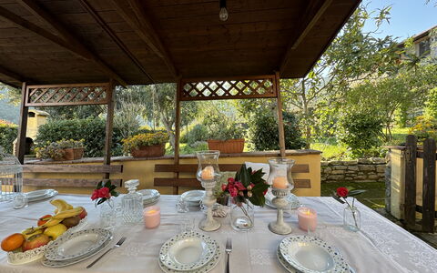 Podere Di Mero Casolare: Möbel, Tabelle, Tischdecke, Stuhl, Interior Design, Küche & Esszimmer Tisch, Linens, Servierware, Restaurant, Esszimmer