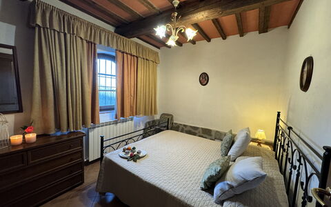 Podere Di Mero Casolare: Möbel, Bett, Schlafzimmer, Fussboden, Flooring, Holz, Bettdecke, Bedding, Decke, Interior Design