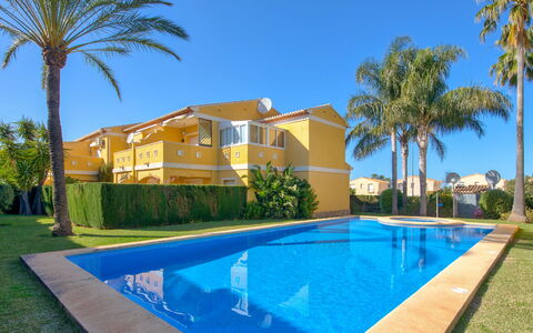 Alqueria Sol: Eigentum, Schwimmbad, Grundeigentum, Zuhause, Haus, Wohngebiet, Gebäude, Estate, Baum, Resort