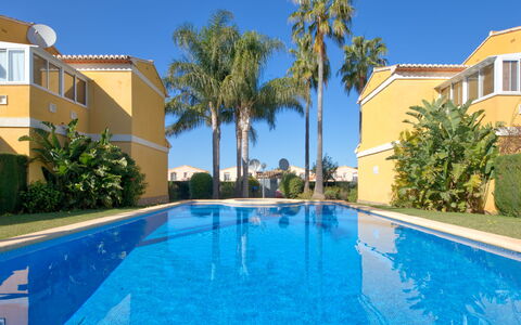 Alqueria Sol: Schwimmbad, Eigentum, Grundeigentum, Gebäude, Wohngebiet, Resort, Haus, Zuhause, Wohnung, Freizeit