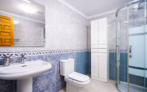 Moraira 905: Badezimmer, Eigentum, Zimmer, Fliese, Interior Design, Die Architektur, Gebäude, Grundeigentum, Armatur, Fussboden