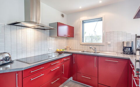 Maison du Port de Pêche: Countertop, Cabinetry, Eigentum, Gebäude, Spüle, Möbel, Sinken, Zapfhahn, Küche, Lila