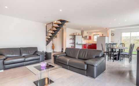 Maison du Port de Pêche: Möbel, Couch, Tabelle, Eigentum, Komfort, Beleuchtung, Studio Couch, Interior Design, Fussboden, Flooring