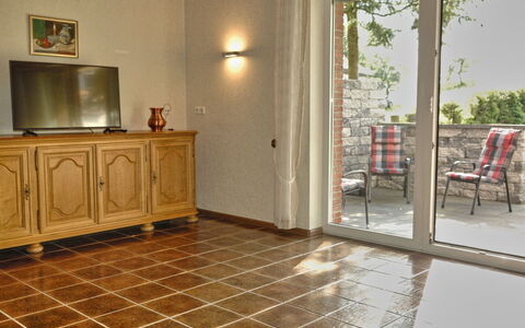 Belvedere: Fussboden, Eigentum, Zimmer, Fliese, Gebäude, Flooring, Möbel, Haus, Grundeigentum, Interior Design