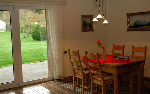 Belvedere: Möbel, Stuhl, Pflanze, Tabelle, Gebäude, Holz, Textil, Beleuchtung, Fenster, Interior Design