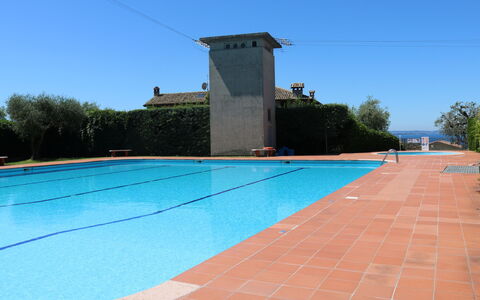 Bellavista: Schwimmbad, Blau, Eigentum, Wasser, Freizeit, Urlaub, Baum, Die Architektur, Erholung, Gebäude
