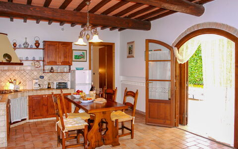Podere Gioia: Möbel, Tabelle, Holz, Stuhl, Interior Design, Wohnzimmer, Strahl, Holzbeize, Fussboden, Flooring