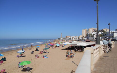 Apartamento Caracola: Wasser, Himmel, Strand, Strassenlicht, Fahrrad, Schatten, Sand, Horizont