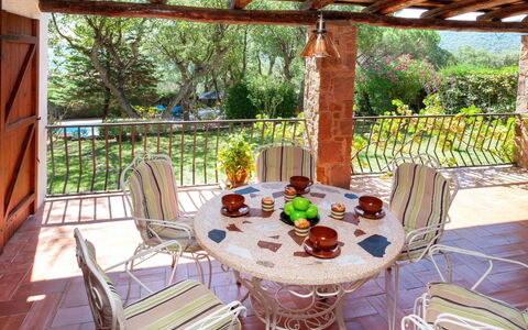 La Plaza: Eigentum, Zimmer, Haus, Möbel, Gebäude, Interior Design, Tabelle, Grundeigentum, Terrasse, Veranda