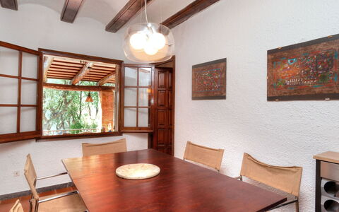 La Plaza: Zimmer, Eigentum, Gebäude, Decke, Interior Design, Möbel, Tabelle, Haus, Esszimmer, Grundeigentum