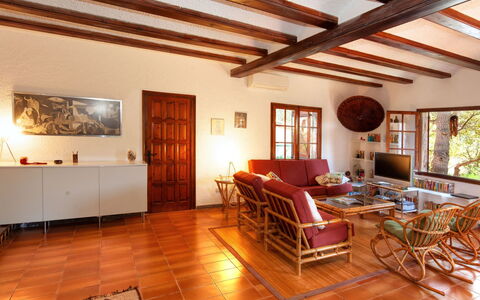 La Plaza: Zimmer, Eigentum, Gebäude, Decke, Holzboden, Interior Design, Fussboden, Wohnzimmer, Möbel, Strahl