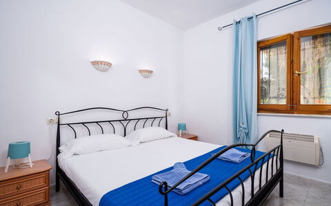 Mirador: Schlafzimmer, Bett, Möbel, Zimmer, Eigentum, Bettdecke, Bettrahmen, Gebäude, Matratze, Fussboden