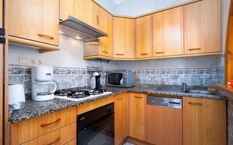 Mirador: Countertop, Cabinetry, Eigentum, Küche, Zimmer, Möbel, Interior Design, Herd, Gebäude, Zuhause