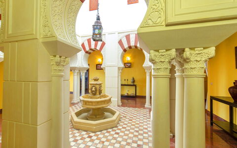 Azahara: Gelb, Eigentum, Zimmer, Interior Design, Materialeigenschaft, Fussboden, Die Architektur, Möbel, Formen, Haus