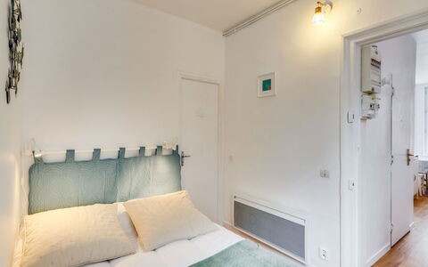 Carnot: Gebäude, Azurblau, Komfort, Holz, Beleuchtung, Schatten, Haus, Flooring, Interior Design, Fussboden