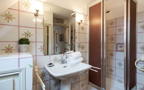 Kerlioret: Badezimmer, Zimmer, Eigentum, Interior Design, Gebäude, Grundeigentum, Die Architektur, Haus, Armatur, Decke