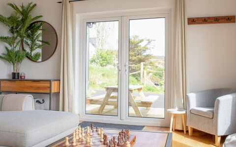 Bay View: Eigentum, Pflanze, Möbel, Tabelle, Gebäude, Holz, Die Architektur, Interior Design, Wand