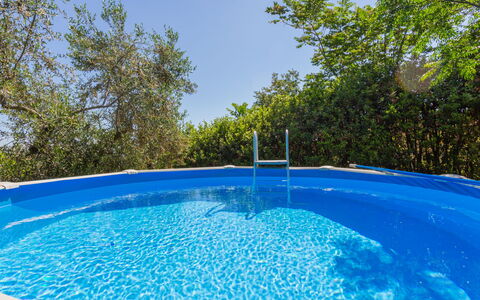 Fonte del Ceppo 2: Wasser, Himmel, Wasservorräte, Azurblau, Schwimmbad, Natürliche Landschaft, Vegetation, Baum