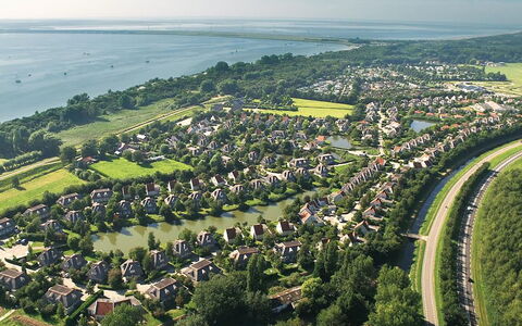 Citta Romana: Wasser, Himmel, Wasservorräte, Natürliche Landschaft, Natürlichen Umgebung, Wolke, Baum, Grundstueck, Vegetation, Urban Design