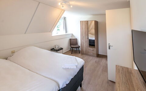 Citta Romana: Zimmer, Möbel, Eigentum, Schlafzimmer, Bett, Fussboden, Interior Design, Gebäude, Bettdecke, Wand