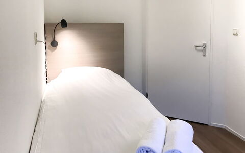 Citta Romana: Eigentum, Komfort, Holz, Interior Design, Lampe, Gebäude, Fussboden, Bett, Flooring, Bettrahmen