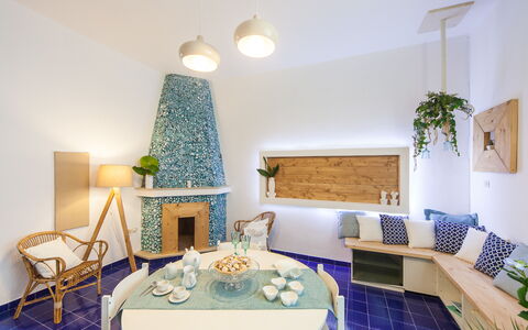 Villa Fontanelle: Pflanze, Möbel, Eigentum, Dekoration, Tabelle, Couch, Azurblau, Interior Design, Beleuchtung, Wohnzimmer