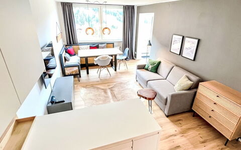 Auszeit: Möbel, Interior Design, Flooring, Fussboden, Holz, Couch, Zimmer, Beleuchtung, Wohnzimmer, Tabelle