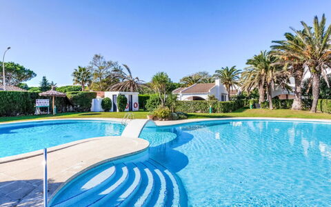 Green Garden & House Pals Beach: Blau, Schwimmbad, Freizeit, Resort, Urlaub, Schatten, Landscaping, Eco Hotel, Tropen