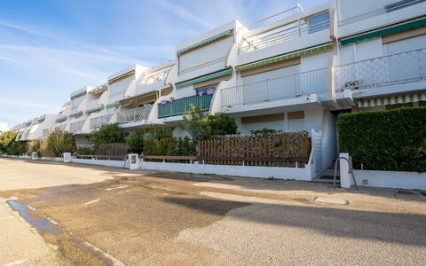 Les Marinas de la Plage Ii: Eigentum, Die Architektur, Wohngebiet, Gebäude, Himmel, Grundeigentum, Haus, Mischnutzung, Baum, Wohnung