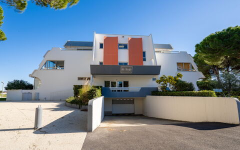 Résidence du Golfe: Eigentum, Haus, Die Architektur, Wohngebiet, Zuhause, Grundeigentum, Gebäude, Himmel, Fassade, Wohnung